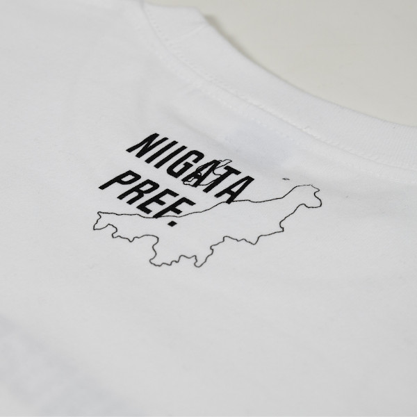 ふるさと納税 服 新潟県 小千谷市 小千谷市マンホールTシャツ（白） Sサイズ 錦鯉バックプリント TAK JAPAN 0037-0003SV01-01 Sサイズ 小千谷市マンホールTシャツ（紺） 【Sサイズ】 錦鯉バック