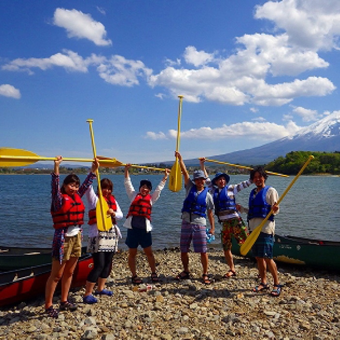雄大な富士山をバックにカナディアンカヌーで湖を満喫！