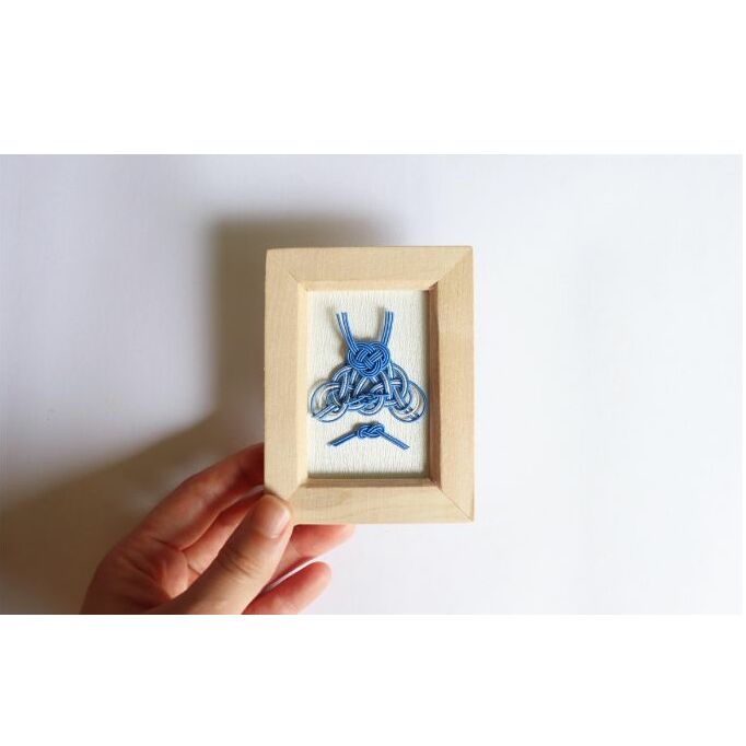 水引フレーム飾り【兜(青)】[52210887] インテリア 小物 置物 壁掛け 絹巻き水引 玄関 小窓 水引雑貨 雑貨 手のりサイズ 木製フレーム 端午の節句 