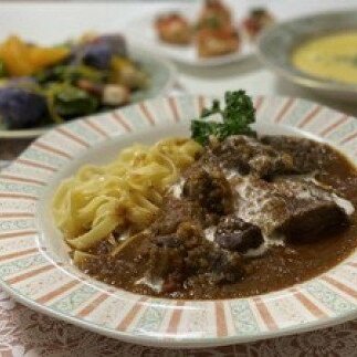 K043-R806 ツキママミール 牛ほほ肉のワイン煮2026年6月30日～