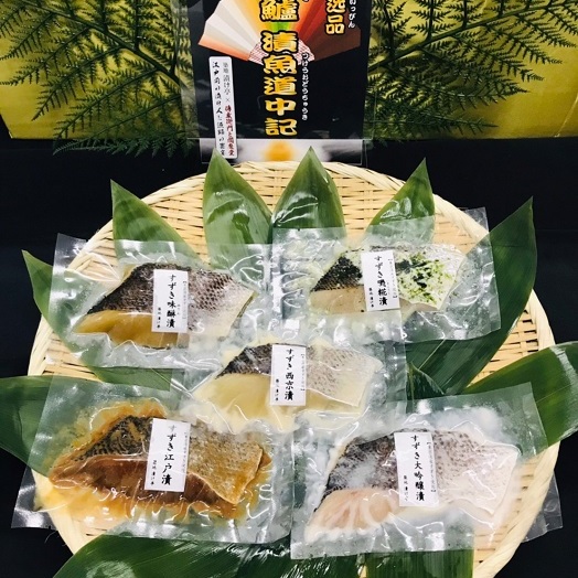 G031 傳左衛門と閻魔堂 至極の逸品 江戸前鱸 漬魚道中記 「一同」(江戸漬・西京漬・味醂漬・大吟醸漬・磯糀漬 各1枚/計5枚入り)