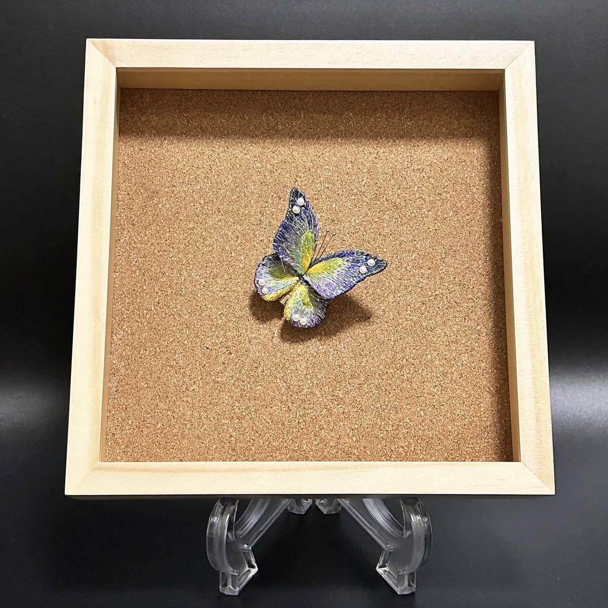 L195 立体刺繍の蝶（パープルグリーン蝶）