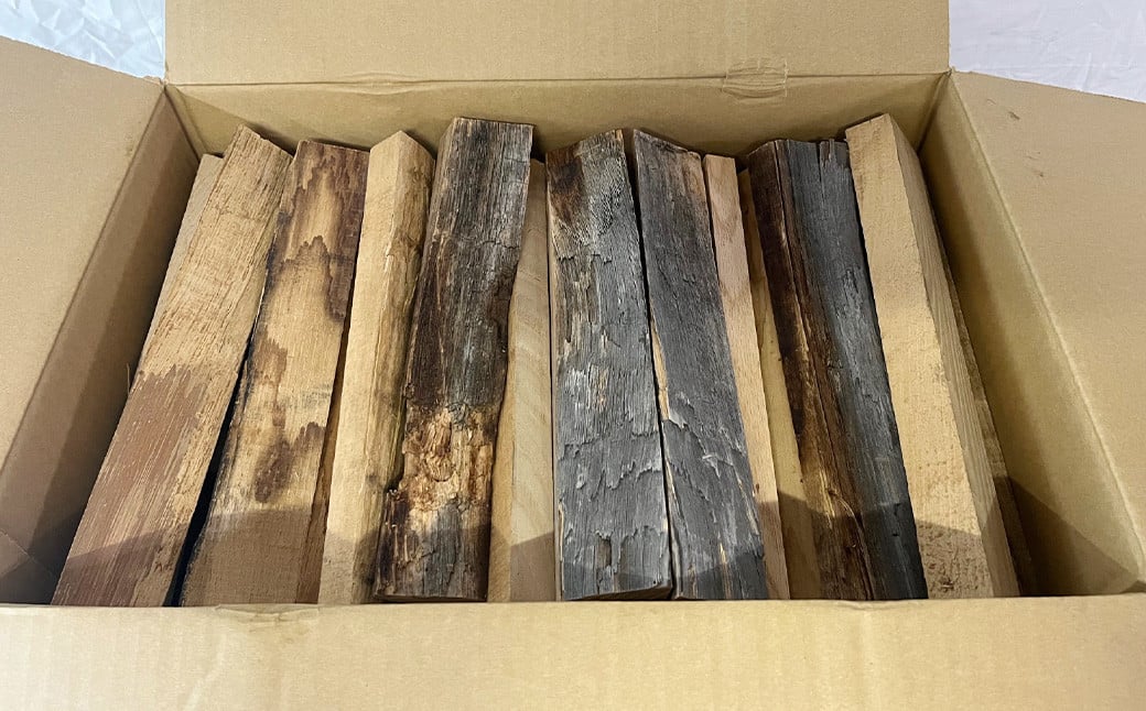 広葉樹の切れてる薪 各30cm 合計約17kg ｜  広葉樹 切れてる薪 30cm 17kg 焚き火 暖炉 薪 まき アウトドア キャンプ