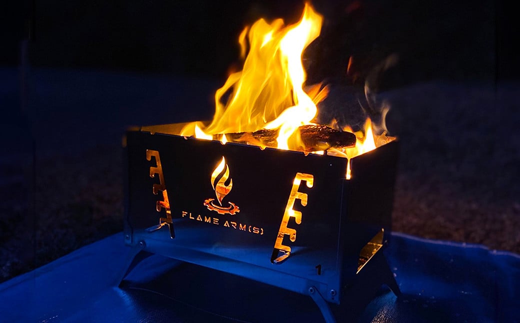 【FLAME ARM（S）】 高さ調整機能付き 焚き火台グリル 「Flame Adjuster」｜ ステンレス材 A4サイズ 1～3人用 焚き火台 焚き火 収納 専用袋付き 炭床 丸棒
