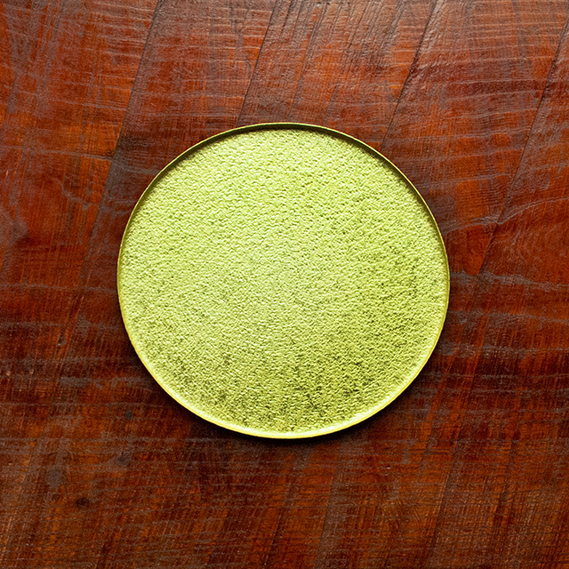 【金属工芸品】月色のトレー アルミ製 黄色 18.5cm×19.5cm×1cm程 1枚 軽銀草木染トレー キッチン 皿 食器 トレー おしゃれ お洒落