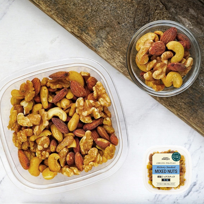 成城石井 ヒッコリーチップ薫る燻製ミックスナッツ 有塩 600g おやつ スナック 間食 加工食品 つまみ 有塩ナッツ お酒のあて アーモンド くるみ カシューナッツ 