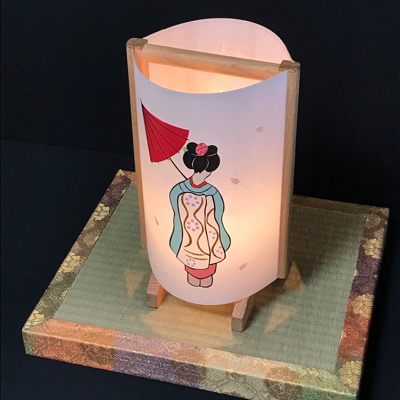 着物生地で作ったおしゃれな行灯（あんどん） 舞妓さんとつるし飾り 030D100
