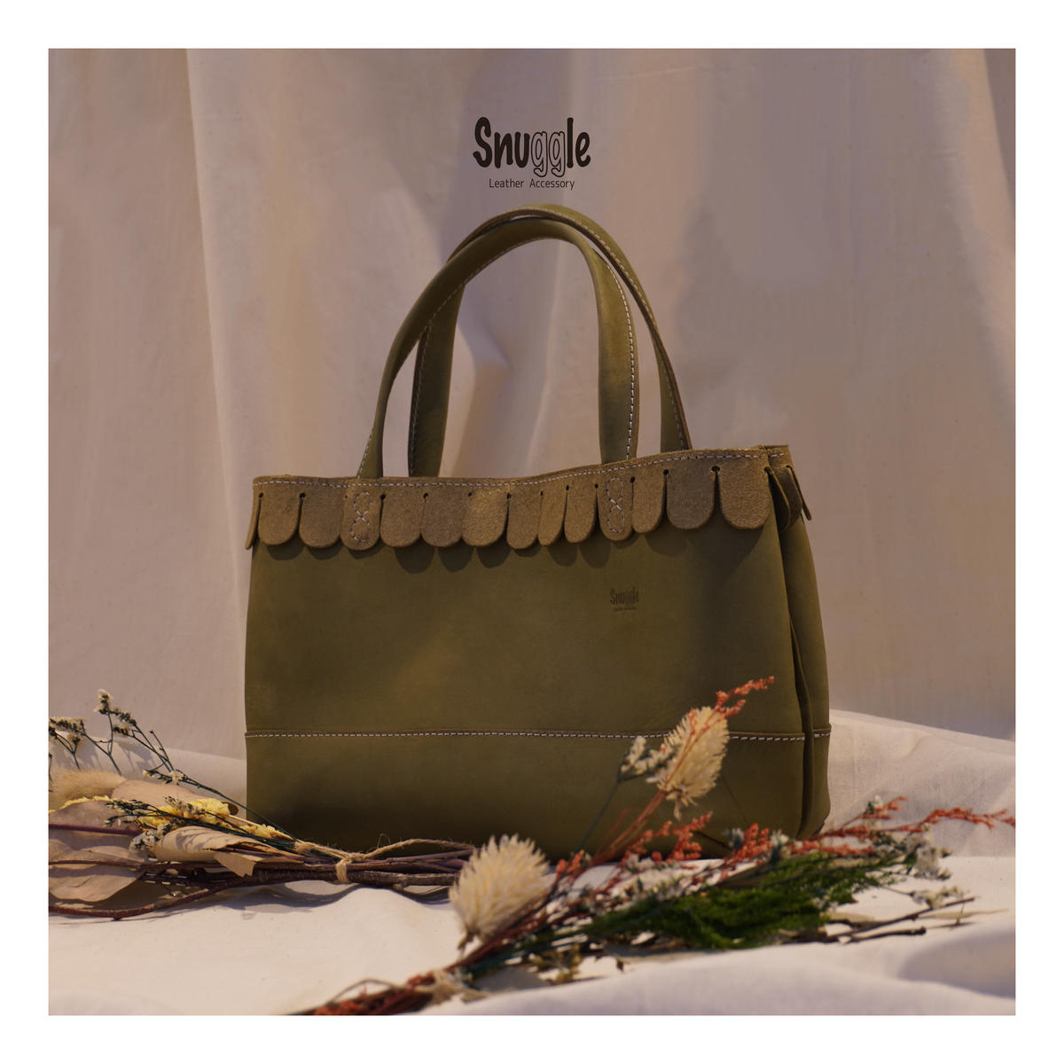 【4色展開】ラッフルトート（M）革小物　ハンドメイド　手縫い　一点物　革カバン　トートバッグ　レザートート　スナッグルレザー