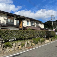 【平日プレーゴルフ旅】七釜温泉こう屋旅館1泊2食×湯村カンツリークラブ1R昼食補助券付きペアチケット【1410000】