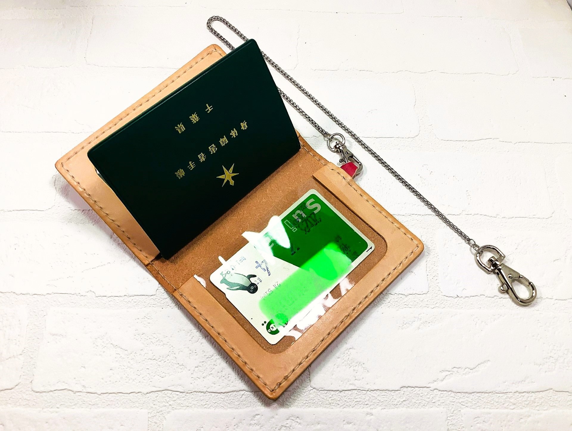 NO771 高級本牛革手縫いの障害者手帳入れ+ウォレットチェーン+刻印 / 本牛革 手帳入れ 手縫い ポケット付き ウォレットチェーン付き 刻印入り革タグ付き