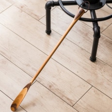 〈職人の手づくり〉竹×ウォールナット製の靴べら(1本)　AZ05【1303101】