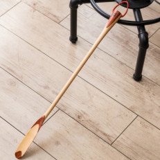 〈職人の手づくり〉竹×カリン製の靴べら(1本)　AZ06【1303105】