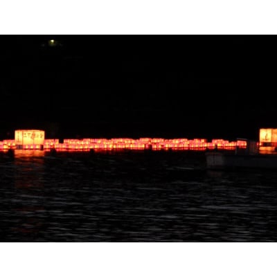 西湘の景勝地「岩海岸」の夏の風物詩として、歴史ある灯籠流し。先祖供養・祈願の灯籠の申込み【1593923】