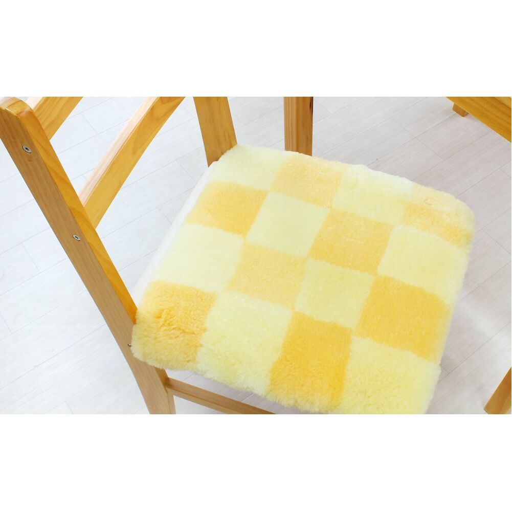 奈良 (株)マスダ製 ムートン座布団 チェック柄 イエロー 40cm×40cm/ ムートン 羊毛皮 羊毛 スプリングラム 100%使用 座布団 ラグ インテリア オールシーズン 通年 贈り物 プレゼント 誕生日 記念日 株式会社マスダ 奈良県 宇陀市 ふるさと納税