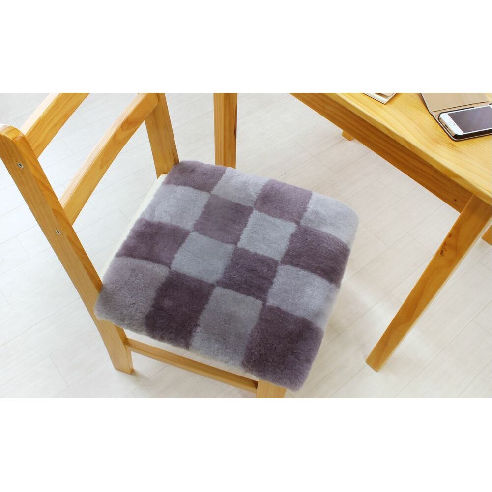 奈良 (株)マスダ製 ムートン座布団 チェック柄 ネイビー 40cm×40cm/ ムートン 羊毛皮 羊毛 スプリングラム 100%使用 座布団 ラグ インテリア オールシーズン 通年 贈り物 プレゼント 誕生日 記念日 株式会社マスダ 奈良県 宇陀市 ふるさと納税