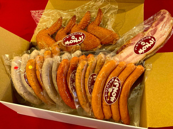 ソーセージとパンの店MONJIの手作り加工肉セット　≪ギフト 詰め合わせ ウィンナー ソーセージ ベーコン 手羽先 おつまみ≫　※離島不可（北海道、沖縄本島は配送可能）　※着日指定不可