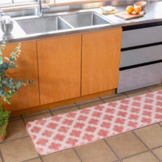 コスモトロンで作った人気のモロッカン柄吸水速乾キッチンマット縦50cm×横120cmピンク【1412683】