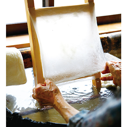 「近江真綿」角真綿作り・手引き体験 体験チケット 地域のお礼の品 カタログ 民芸品 工芸品 伝統技術