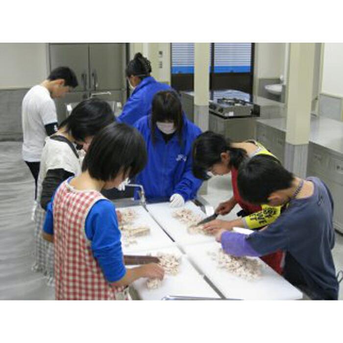 まぐろ缶詰づくり体験