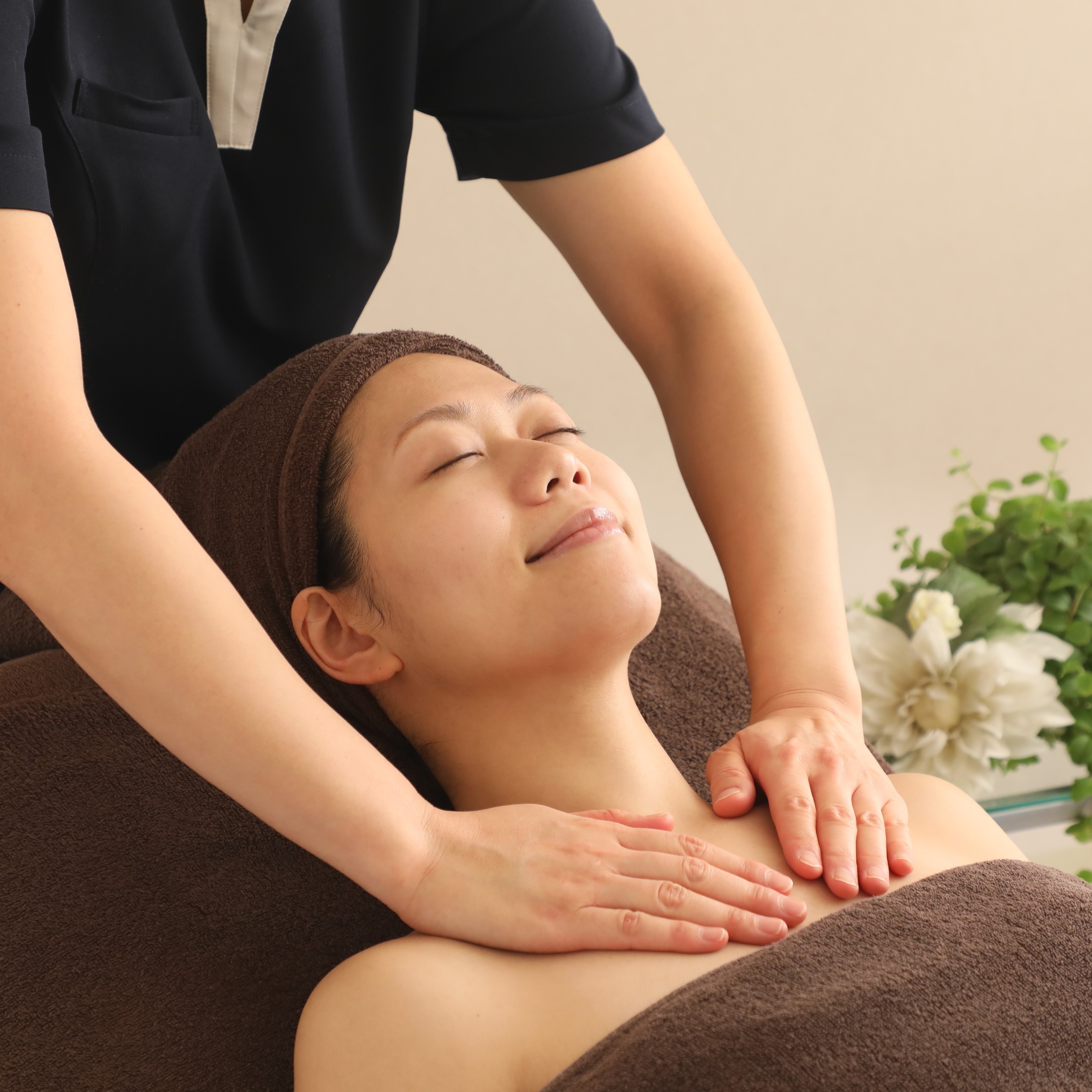 [アユアラングレース]【平日限定】男女可！表参道の一軒家サロンでリラクゼーションマッサージ（ボディorフェイシャル）60分1回