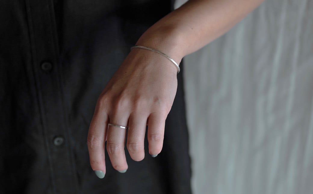 【Sサイズ】ふたつぶ バングル 1個 Sサイズ / ブレスレット シルバー アクセサリー シンプル 小物 日用品 雑貨