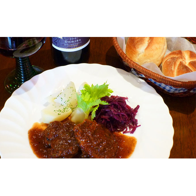 豚肉と信州りんごの黒ビール煮とドイツパンのセット（4人用） 加工食品 ドイツ料理 