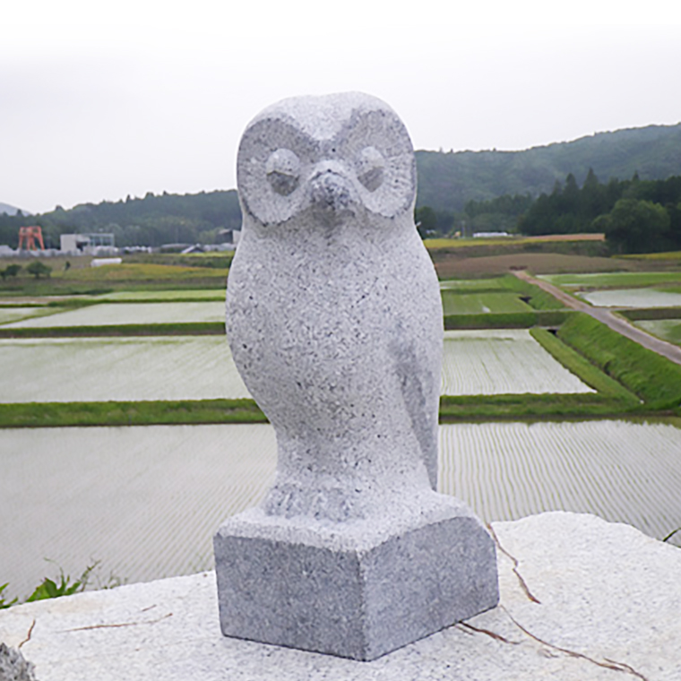 ふくろう彫刻 「静寂」 石 ストーン 雑貨 職人 伝統工芸 伝統工芸品 置き物 飾り 玄関 庭 ガーデニング おしゃれ 茨城県 桜川市 贈り物  [AP011sa] | 茨城県桜川市 | JRE MALLふるさと納税