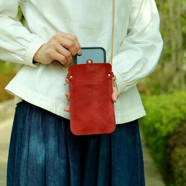 SKLO 肩掛けシンプルスマートフォンポーチ Red