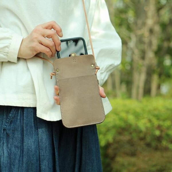 SKLO 肩掛けシンプルスマートフォンポーチ Gray