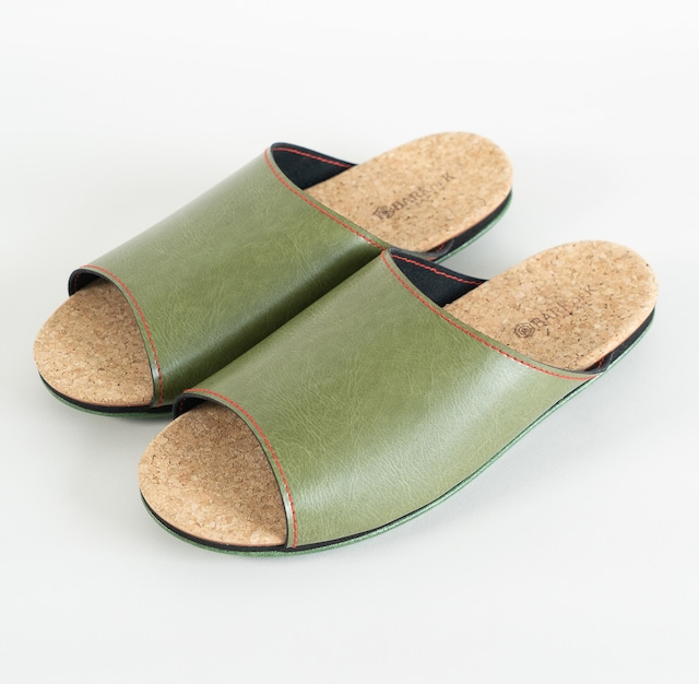 Made in Japanの高品質　ルームシューズの理想形。天然素材、静音性、高反発クッションで足にやさしい、 コルクでむれにくい、来客時も合成皮革とシンプルカラーのデザインで、さりげないセンスを！ 「バークオブケイ」コルクルームシューズ（ＬＬ・28.0cm・カーキ）