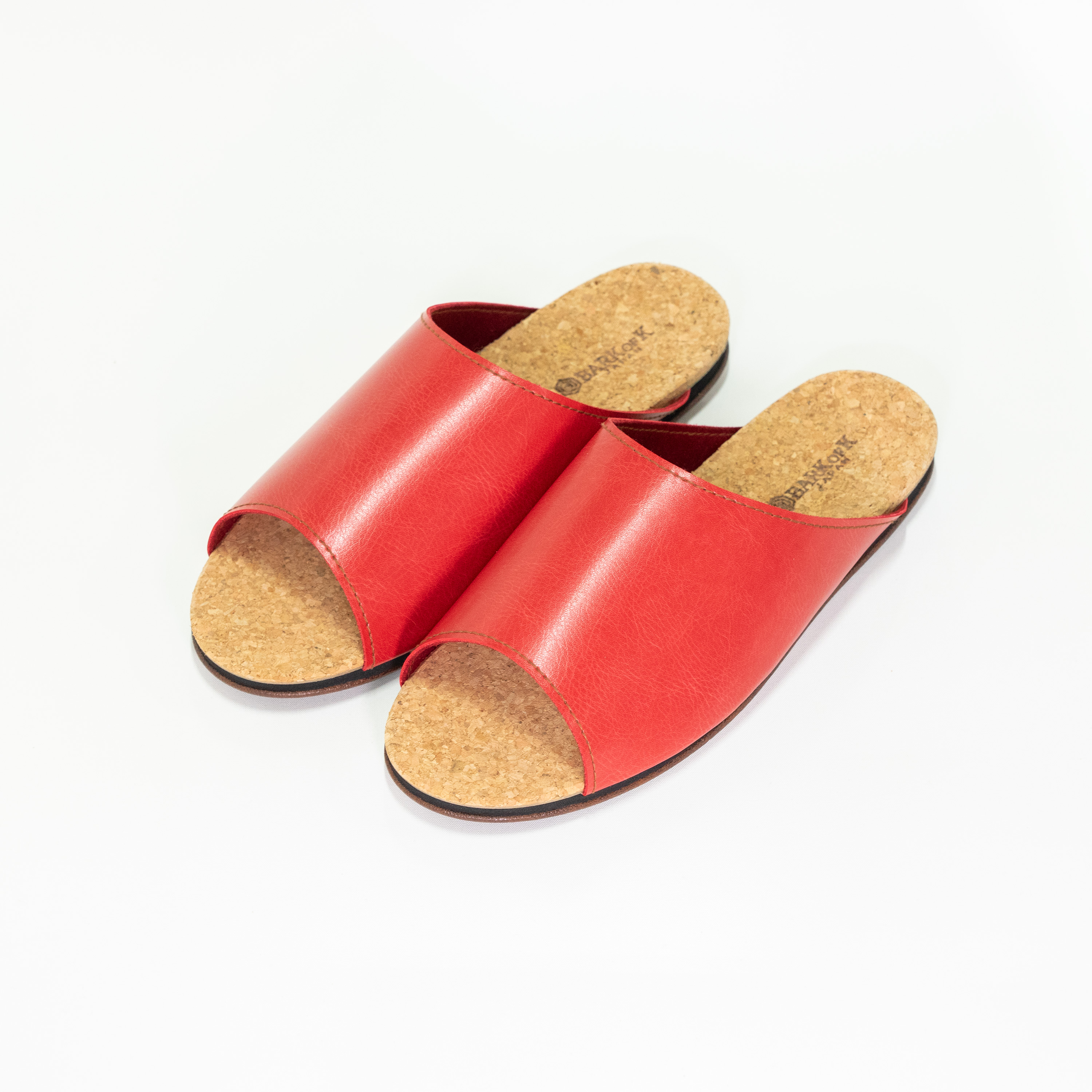 Made in Japanの高品質　ルームシューズの理想形。天然素材、静音性、高反発クッションで足にやさしい、 コルクでむれにくい、来客時も合成皮革とシンプルカラーのデザインで、さりげないセンスを！ 「バークオブケイ」コルクルームシューズ（Ｌ・26.5cm・レッド）