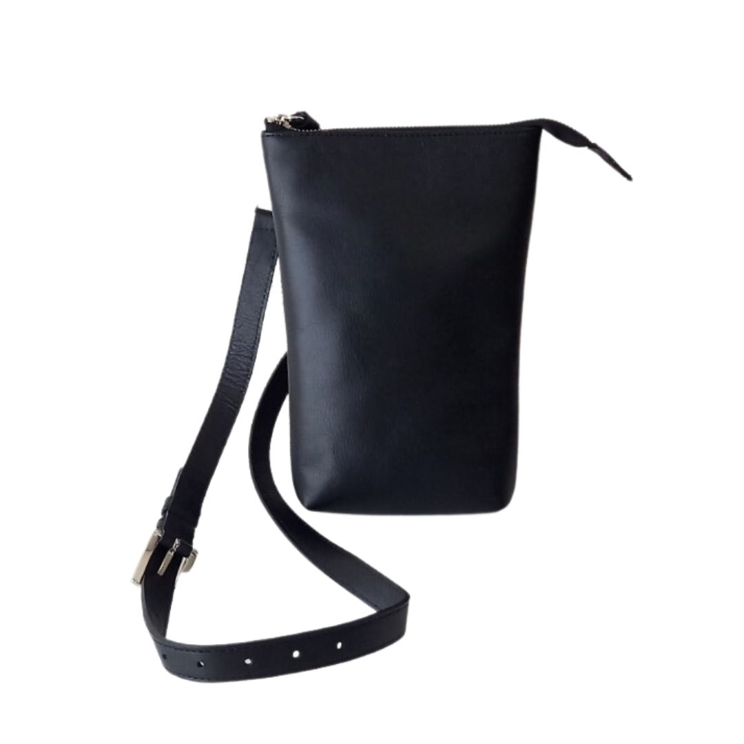 斜め掛けレザーショルダーバッグ　黒 073N-009-BLACK