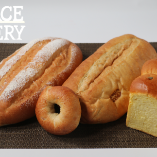 定期便 4回コースピースパン工房 パン 4種 × 2セット詰め合わせ 国産 こだわり 国産素材 冷凍 セット 定期便 ベーグル 食パン オーガニックレーズン 天然酵母 有機全粒粉 国産小麦 三温糖 瀬戸内の塩 太白胡麻油 よもぎ かぼちゃ バター リッチ 無添加 オーガニック 愛媛 熊本 宮崎 トースト パン 安心 安全 高級 贈答 プレゼント 有機栽培 海塩 高千穂バター 自然派