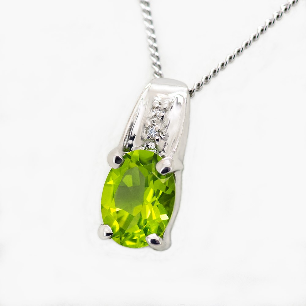 ペリドット ペンダント 1.5ct Ag900(Pt100)  （13510）　[山梨 ペンダント ネックレス ペリドット プラチナ ジュエリー]　　BR-53