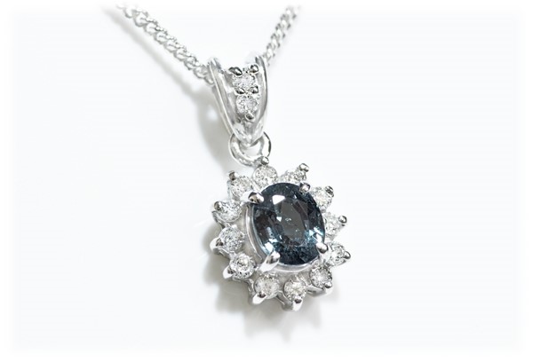カラーチェンジガーネット ペンダント 0.5ct K10WG (13403) [山梨 ペンダント ネックレス ガーネット ゴールド ジュエリー]