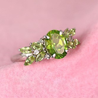 ペリドット リング 2.5ct Ag900(Pt100) (13379)BR-27 [山梨 指輪 ペリドット プラチナ ジュエリー]