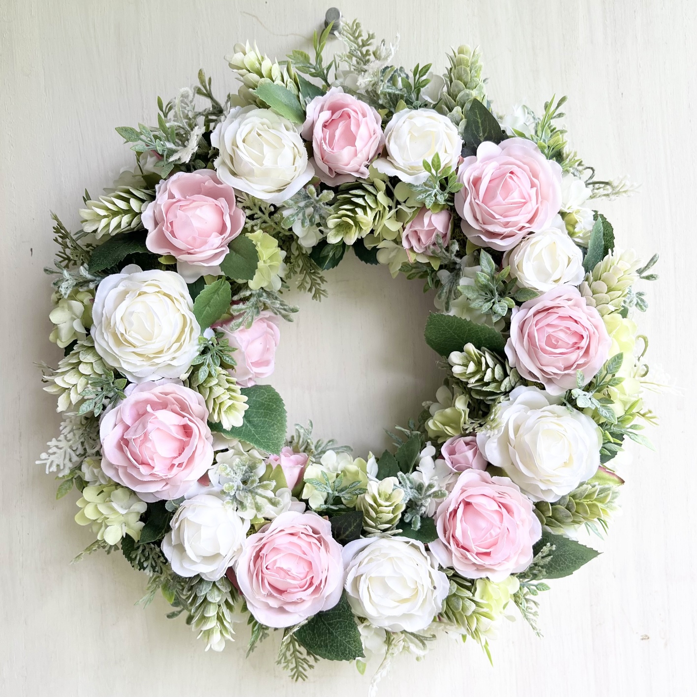【ギフト用】美流渡の森 アーティフィシャルフラワー・リース（バラ、白・ピンク）【12221】[a110-070]