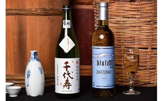 山形の地酒と白ワイン 飲み比べセット <特別純米酒 出羽の里・月山山麓シャルドネヴィンテージ>(720ml×2本)   016-E-CK009