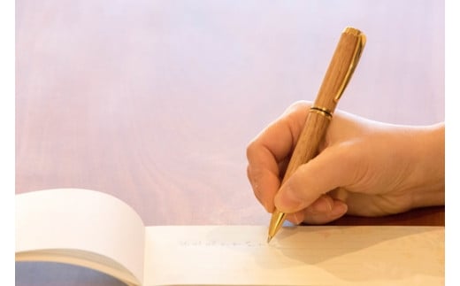 ふるさとの木を身近に感じる《アベマキボールペン -honest-》 1本（ペン用ケース入り） | ツバキラボ ペン 文具 文房具 筆記用具 ケース入り ボールペン 贈り物 ギフト M44S29