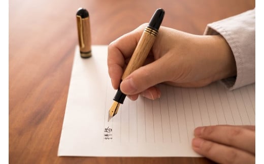 ふるさとの木を身近に感じる《アベマキ 万年筆》 1本 （ペン用ケース入り） | ツバキラボ ペン 文具 文房具 筆記用具 ケース入り 人気 贈り物 ギフト M49S01