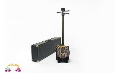 298　真壁型奄美三味線（黒塗り）