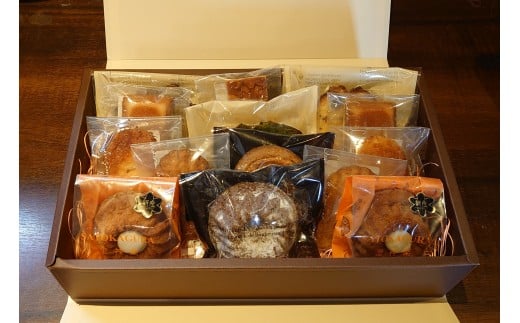 「PATISSERIE　Liante（パティスリー　リアント）」の焼き菓子アソートセット（14個入り）