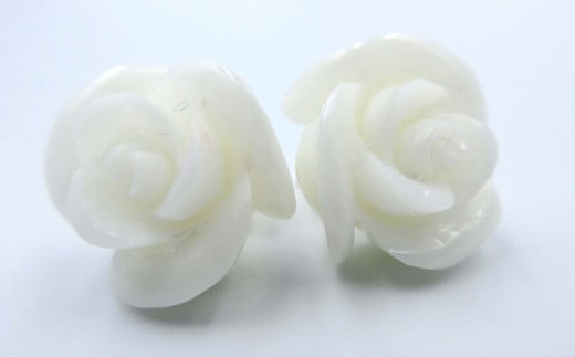 ミス珊瑚 バラ 白 約13mm K18 ピアス (fpi-39)