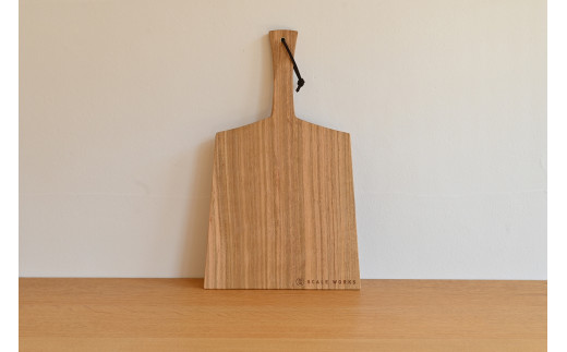 034-001【使い込むほど風合い増す】県産材を使用したカッティングボード（山桜）