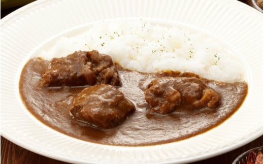 熊野牛肉カレー甘口・辛口 200g 各2食 / 田辺市 熊野牛 ブランド牛 牛肉 牛肉カレー レトルトカレー レトルト レトルト食品 カレー セット 詰合せ 食べ比べ【oon001】