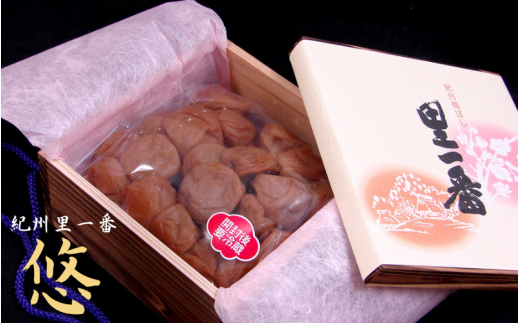 紀州杉木箱詰め 「紀州里一番」悠 550g 塩分8% / 和歌山 梅干し 田辺市 紀州南高梅 南高梅 梅干 梅 うめ 贈答[ktk025]