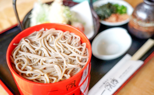 自家製粉手打ち急速冷凍生そば5人前【生そば 5人前 そばつゆ付き セット 蕎麦 玄そば 出雲そば そば 国産 無添加 手打ち 打ち立て 冷凍配送 自家製 石臼挽き こだわり 人気 生麺 麺類 和食 食品 健康 美容 】