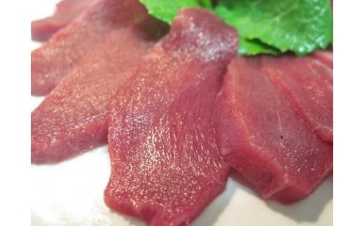 ダチョウ モモ肉 約500g ダチョウ肉 赤身肉 ヘルシー 低脂肪 低カロリー 高たんぱく質 鉄分 豊富 真空パック 上質 抗生物質不使用 成長ホルモン不使用 国産 ダイエット 健康志向 グルメ ギフト 産地直送 (C05-005)