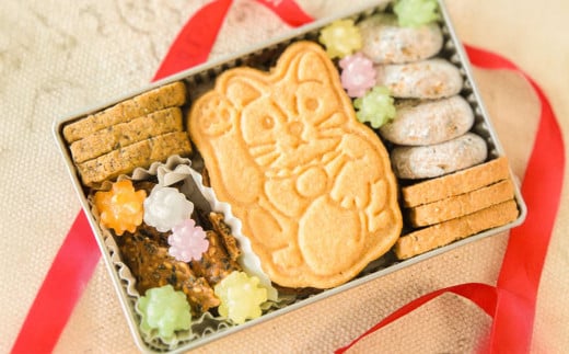 招いてにゃんこクッキー缶 [小角缶]（世田谷みやげ）スイーツ 洋菓子 焼菓子 クッキー お土産 クッキー缶 缶入り ご褒美 贈り物 ギフト かわいい プレゼント 猫