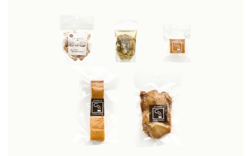 【自家製】こだわり燻製5点セット(スモークベーコン・スモークチキン・牡蠣オイル漬け・スモークナッツ塩・ゴーダチーズ)冷蔵 燻製 惣菜 グルメ 晩酌 おつまみ セット 家飲み 豚肉 鶏肉 牡蠣 チーズ ギフト 贈答 贈り物 ご褒美